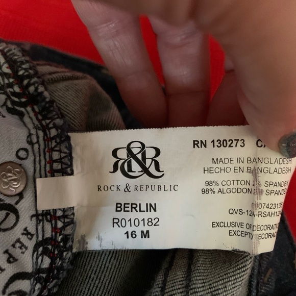 Ladies Rock &Republic jeans! Super cute and it great condition - Picture 2 of 4